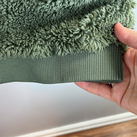 ZYIA | Cozy Sherpa Vest with Hood and Pockets - Picture 5 of 9